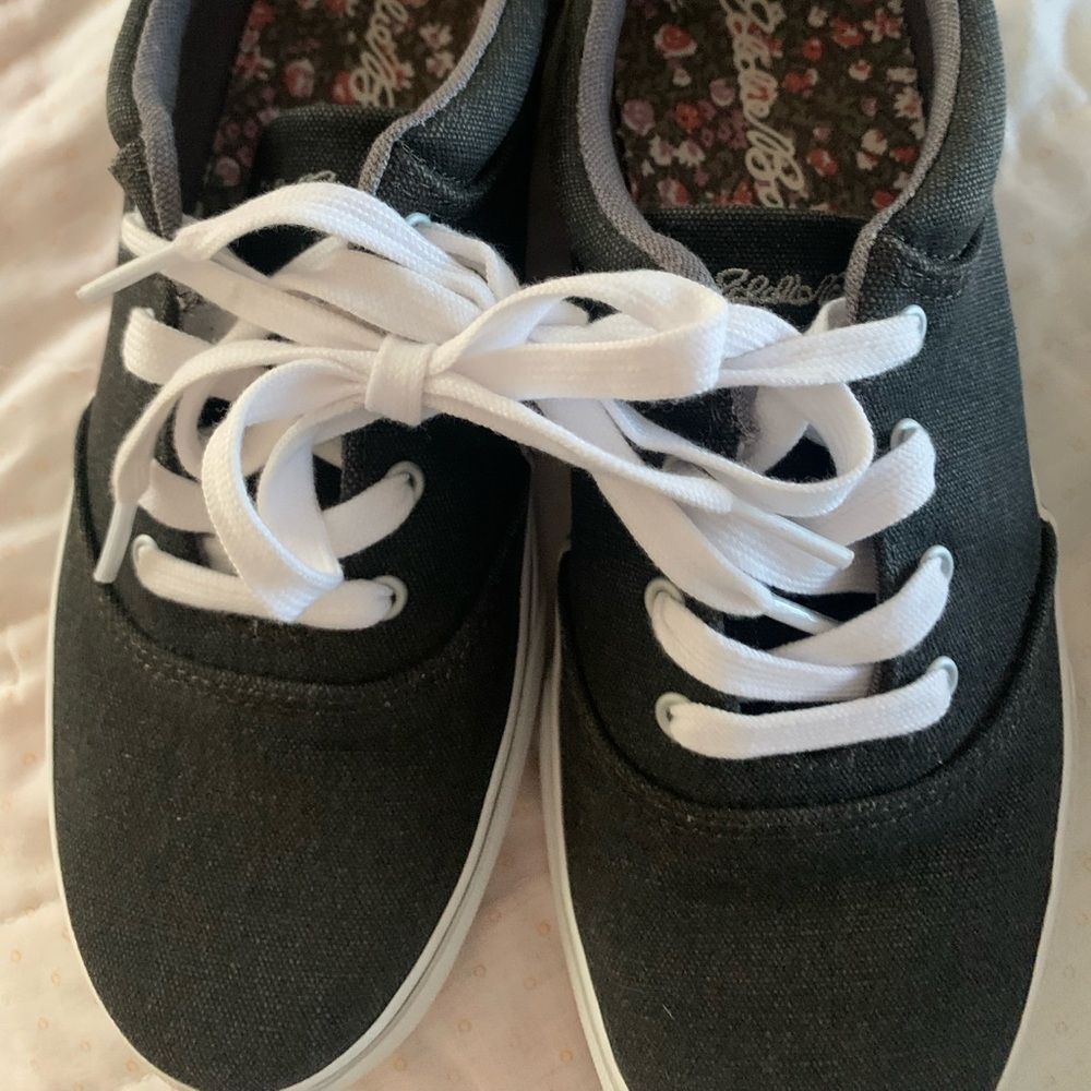 Eddie Bauer sneakers. Women’s sz 8. Like new. Worn one time.Cute pattern inside.